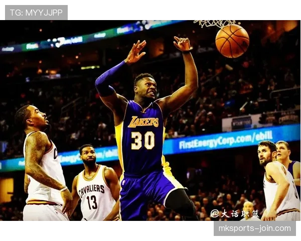 朱利叶斯·兰德尔挡拆制造错位提升篮下效率明显优于过去赛季